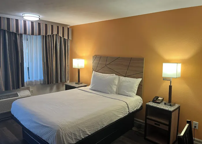 Howard Johnson By Wyndham Malden Boston Area