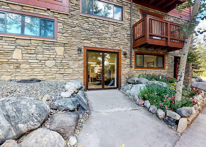 2Nd-Floor Ski-In/Out Condo With Hot Tubs, Pool, Fireplace, Grills, & Gym
