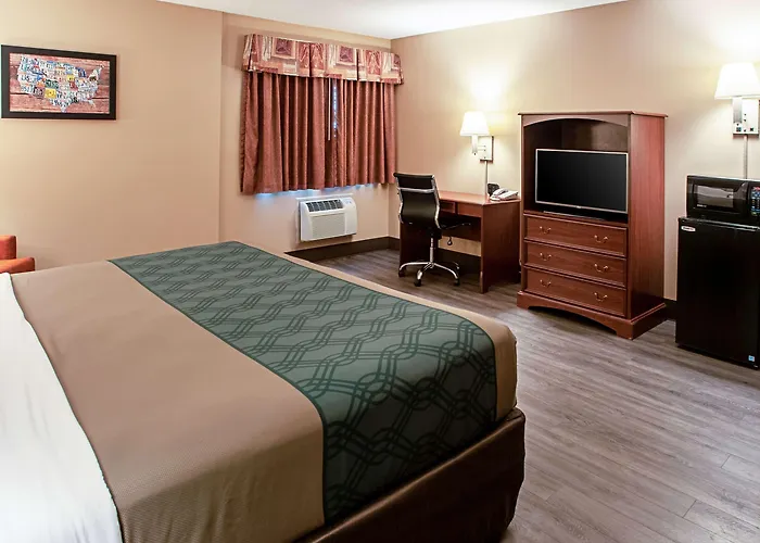 Econo Lodge Menomonie On The Bay