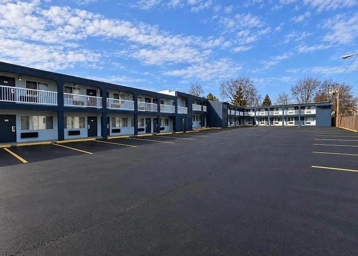 Richmond Inn & Suites Near Dayton I-70