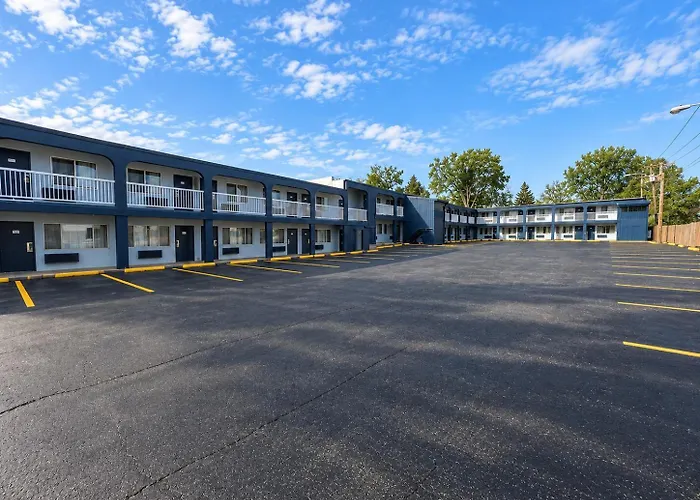 Richmond Inn & Suites Near Dayton I-70
