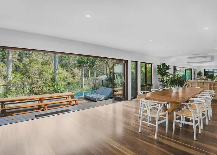 Away Guesthouse- Away On Shirley Lane
