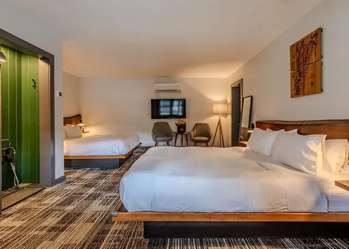 Main And Mountain