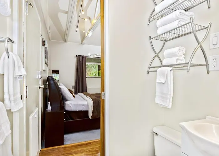 Compact Girdwood Cottage Near The Alyeska Lifts