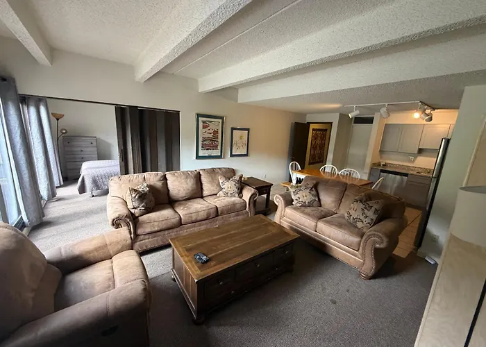 Snowflake 1 Bed Plus Den 2 Bath Sfaf