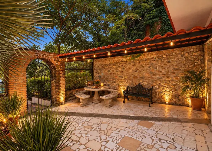 La Villa Palmier - Spacious 3Br Home - Quiet & Air-Conditioned