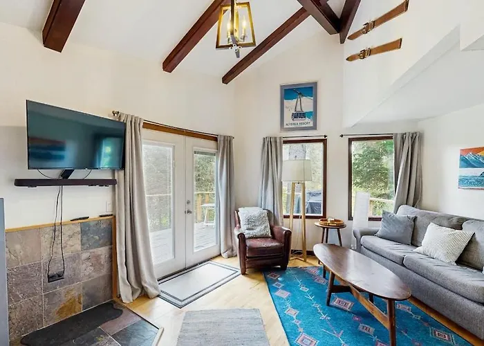 Modern Girdwood Cabin W Tall Ceilings Views