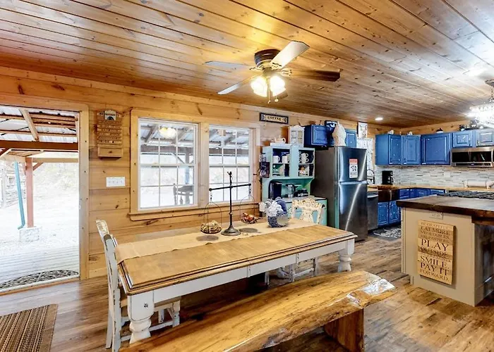 Lucky Clover Cabin