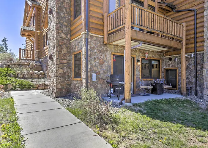 Peaceful Fraser Condo W/ Patio - By Hiking Trails!