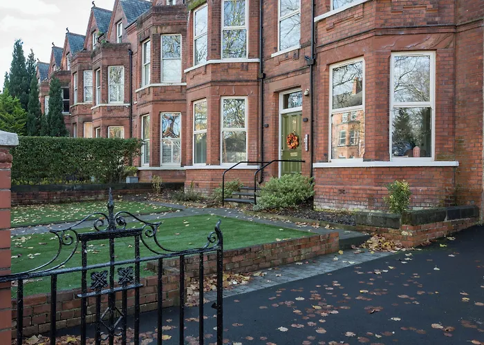 5 Star - The Ulsterville Residences - Free On-Site Parking