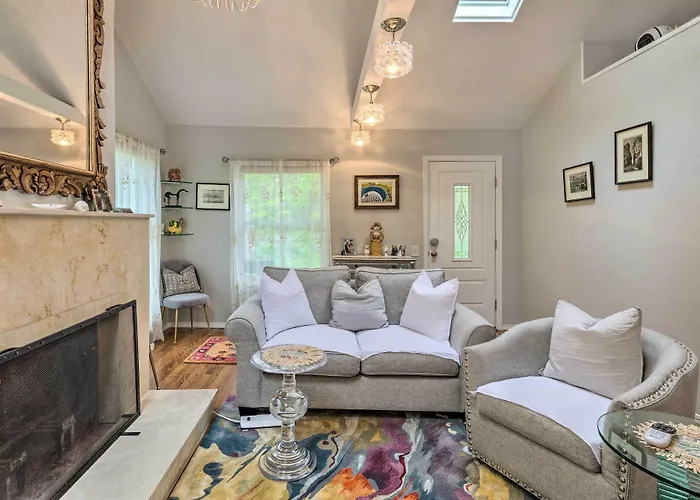 Cute East Hampton Cottage W/ Patio - Walk To Beach
