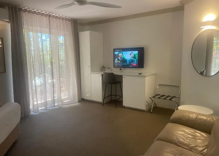 Oasis Inn Ulladulla - Welcoming Guests 18 Years And Older