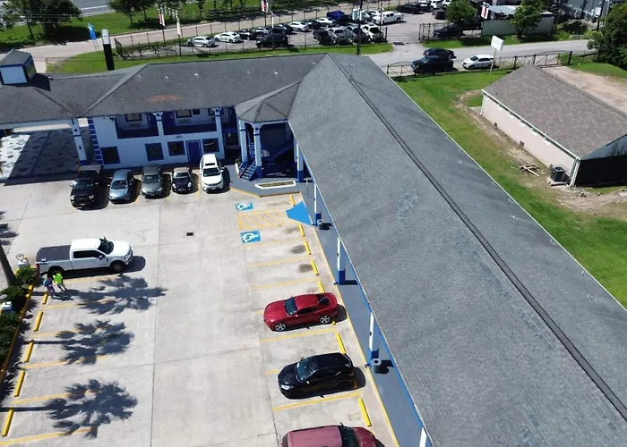 Sunrise Inn & Suites