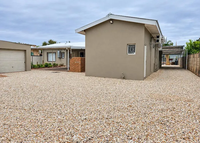 Green Kalahari Guesthouse