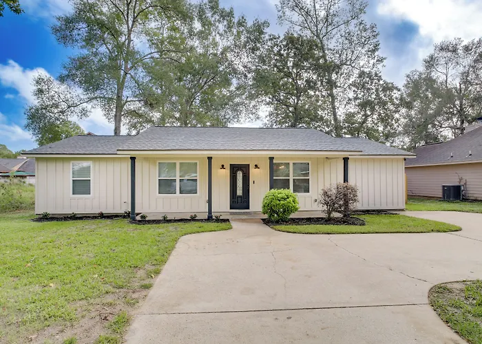 Dog-Friendly Home In The Woodlands W/ Fenced Yard!