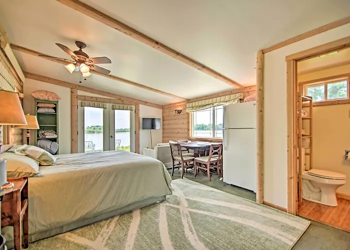 Rock River Access! Peaceful Horicon Studio