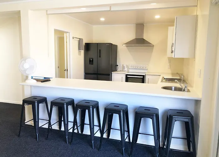 Twin Coast Adventures Motel & Cycle Hire