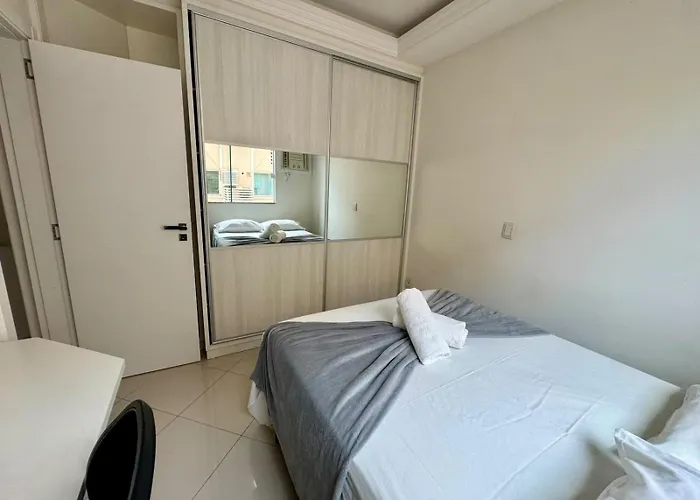 Apartamento 3 suítes próximo a praia