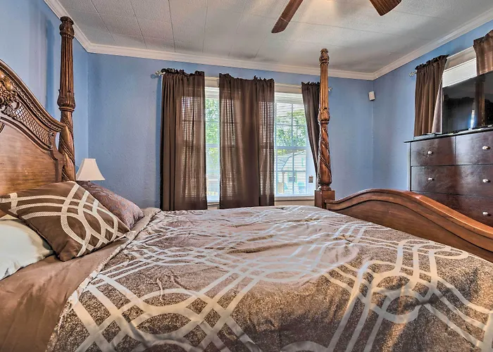 Cozy Gulfport Home: Walk To Beach, Marina & Casino