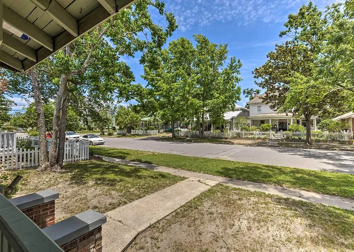 Cozy Gulfport Home: Walk To Beach, Marina & Casino