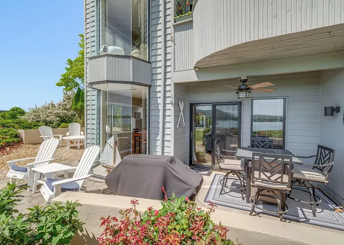 Sun-Filled Condo W/ Smith Mountain Lake Views