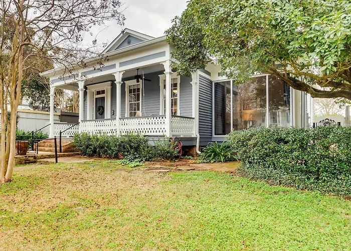 Comfy Central Natchez Hideaway: Walk To Dtwn!