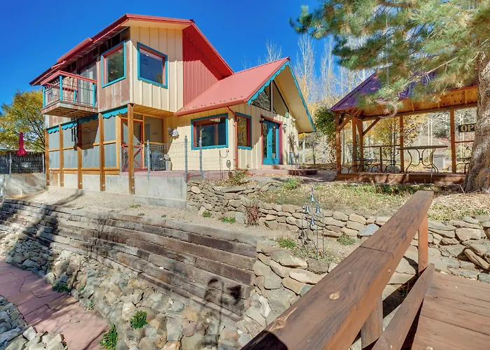 Riverside Retreat W/ Screened Porch: 6 Mi To Taos!