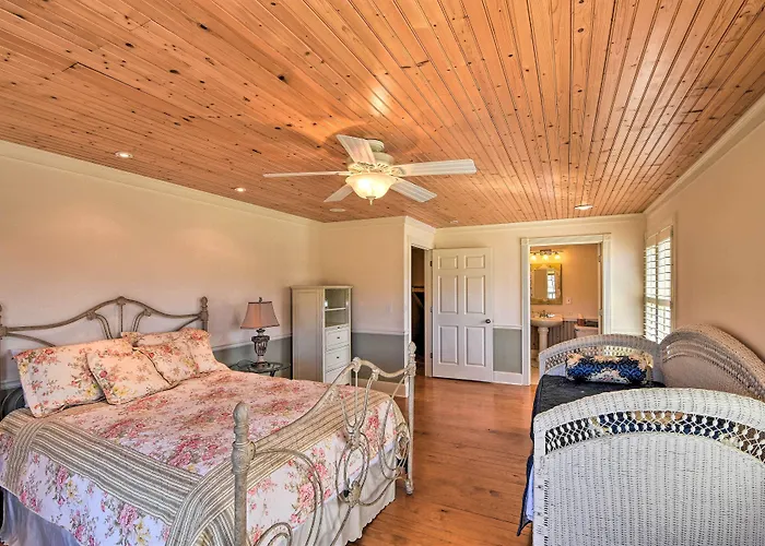 Serving Southern Charm At This Clarkesville House!