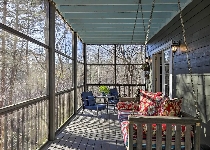 Cozy & Quiet Studio W/ Porch, Near Scenic Railway!