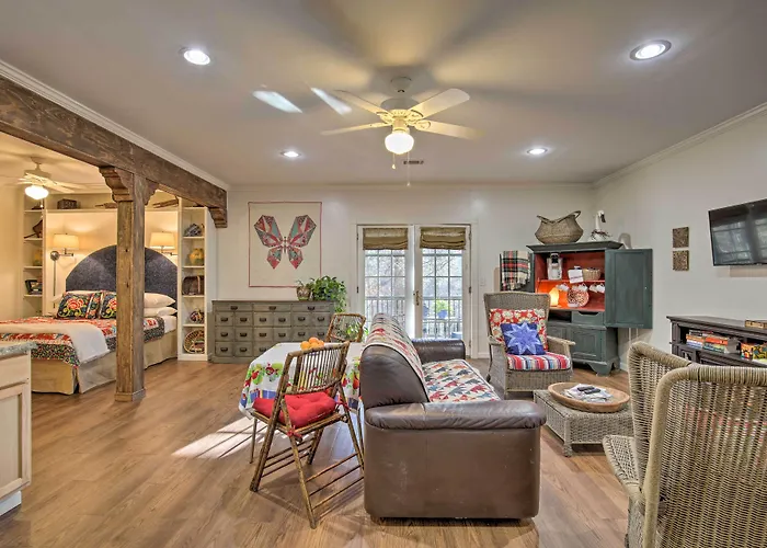 Cozy & Quiet Studio W/ Porch, Near Scenic Railway!
