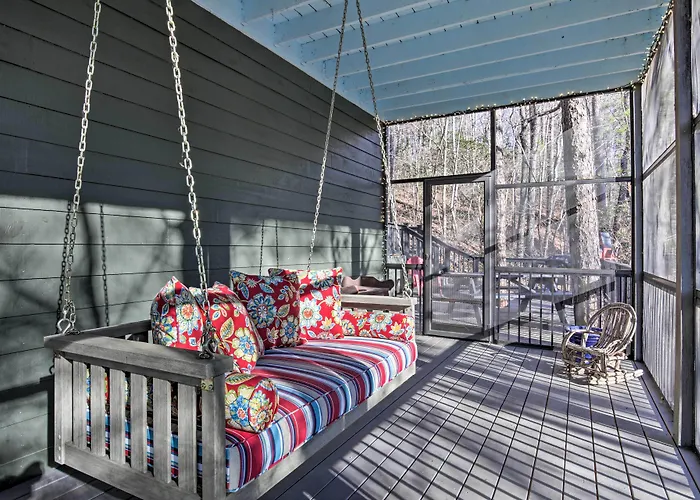 Cozy & Quiet Studio W/ Porch, Near Scenic Railway!