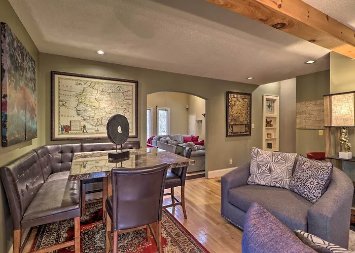 Cozy Conyers Cabin W/ Fireplace & Pool Table!