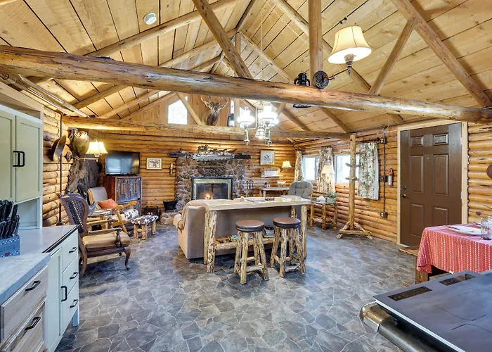 Remote Escape: Klamath Falls Cabin By Lake & Hikes