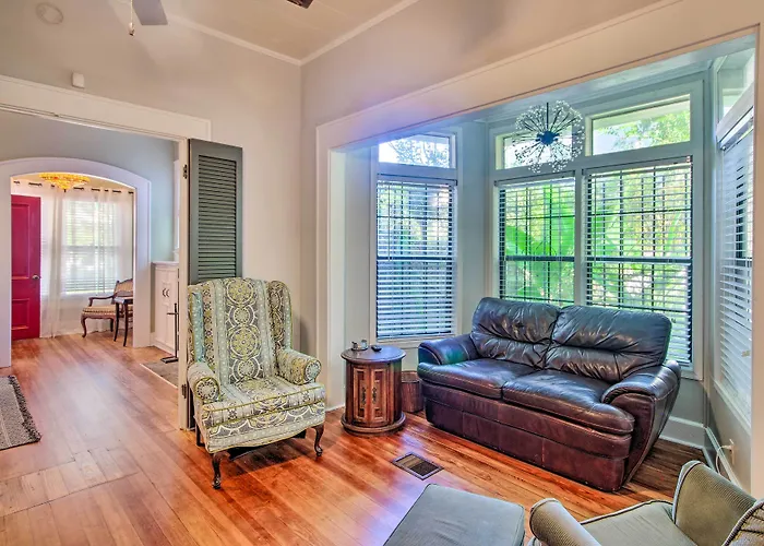 Pet-Friendly Natchez Home: Walk To Downtown!