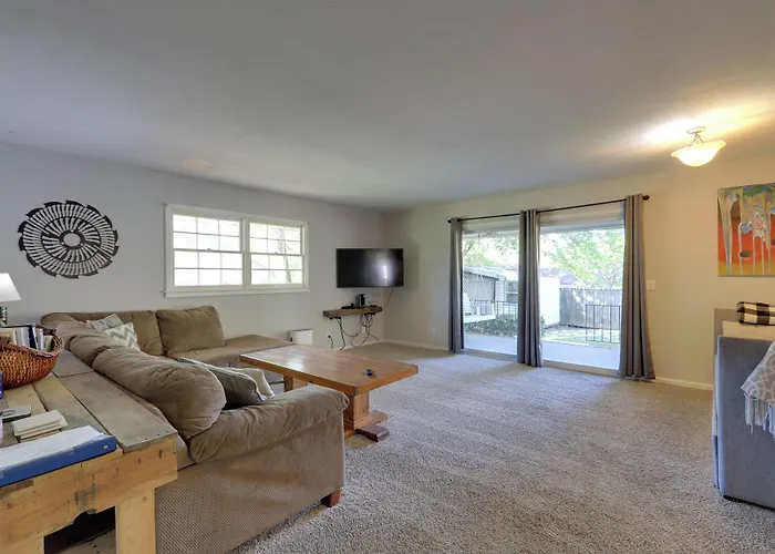 'The Ranger House' Columbus Home: Fenced Backyard
