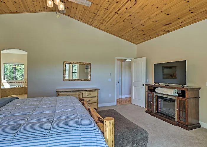 Serene Lakeside Cabin W/ Decks + Edler Lake Views!