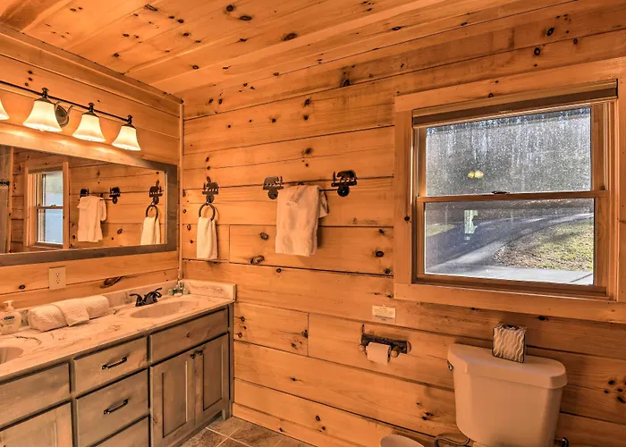 Private Cabin W/ Furnished Porch On < 3 Acres!