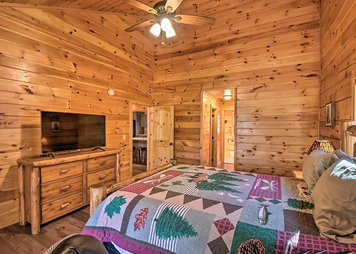 Private Cabin W/ Furnished Porch On < 3 Acres!