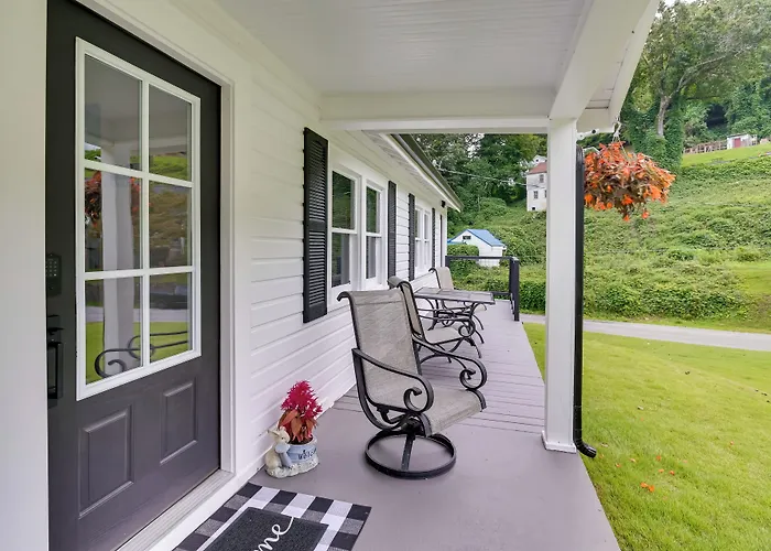 Mullens Home - Close To Hatfield-Mccoy Trailhead!