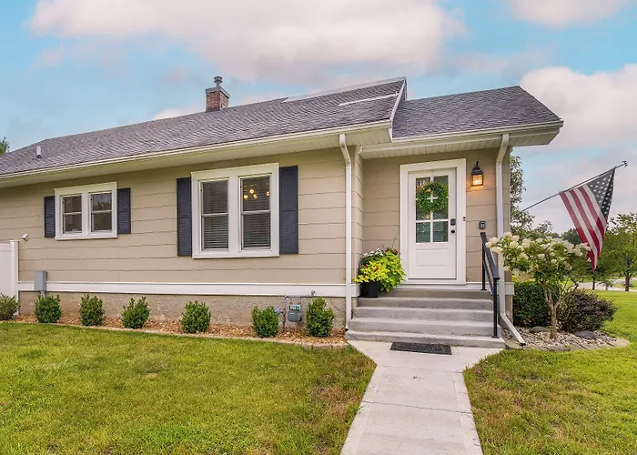 Country Home Near Eiu & Lake Charleston!