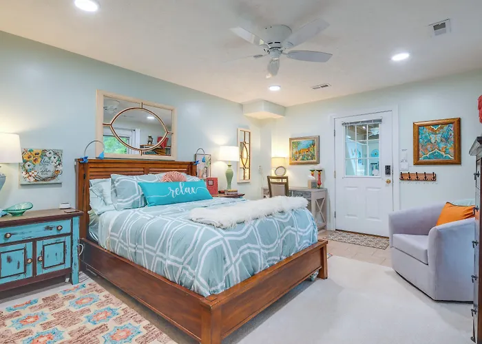 Creekside Hendersonville Haven: Hot Tub & Fire Pit
