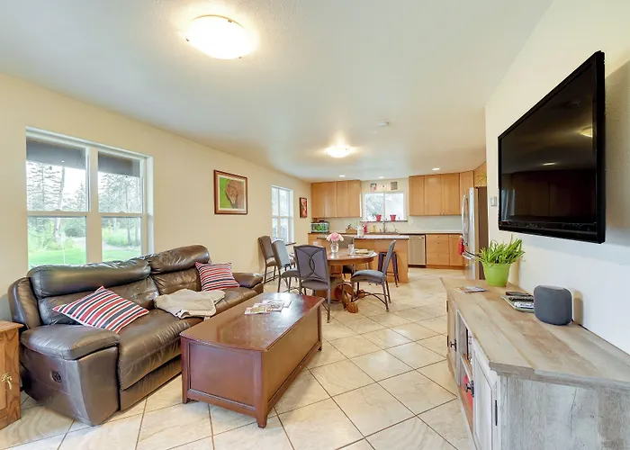 Lovely Soldotna Home, Steps From Kenai River