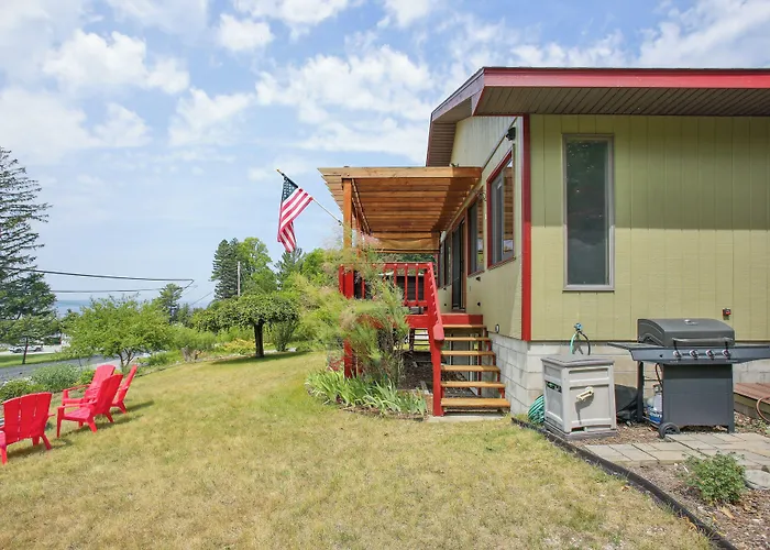 Crystal Lake Vacation Rental, 3 Mi To Betsie River