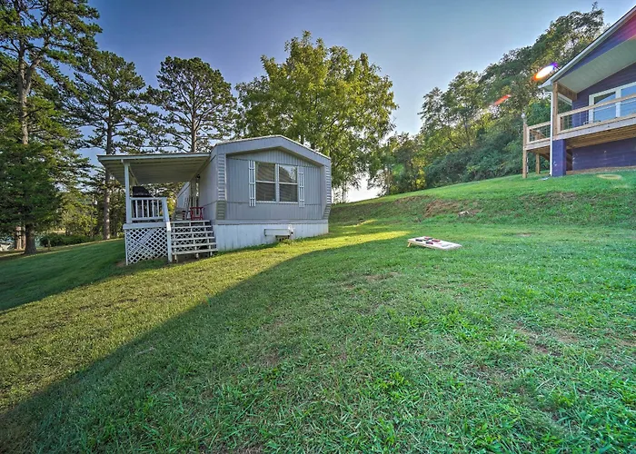 Quaint Cottage Overlooking Cherokee Reservoir