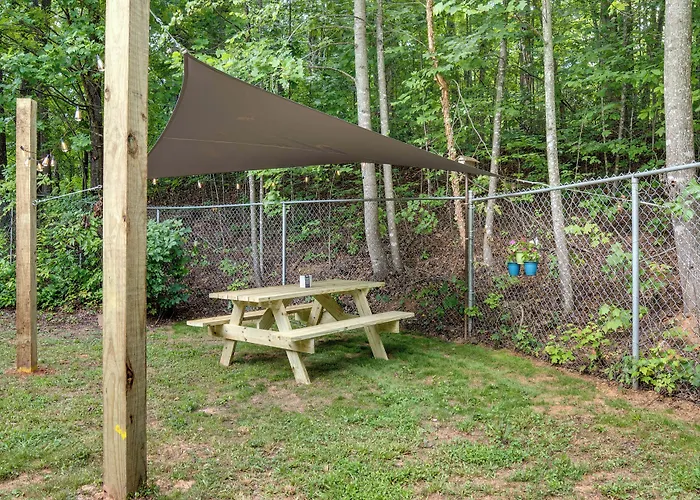Secluded Mountain Retreat: 30 Mi To Asheville!