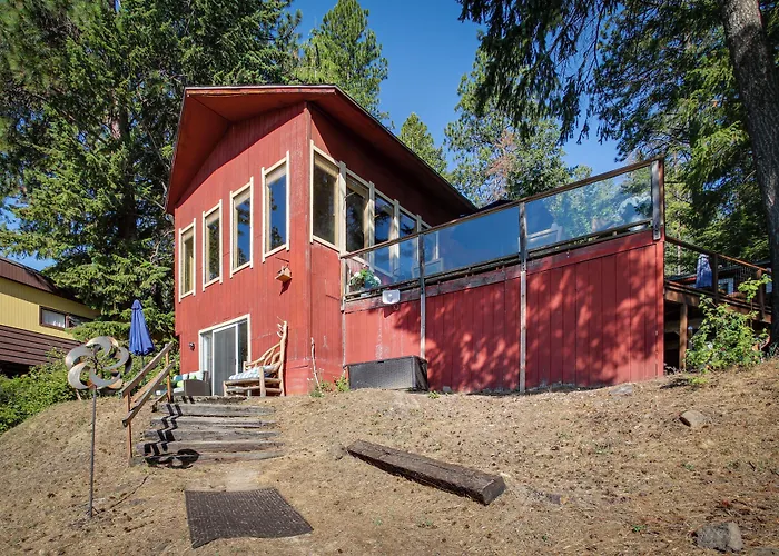 Lakefront Bliss: Coeur D'Alene Cabin W/ Dock!