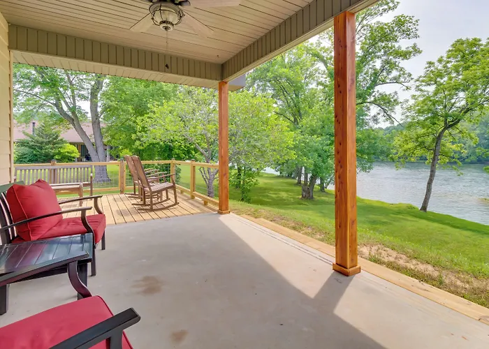 Waterfront Getaway W/ Patio On The White River!