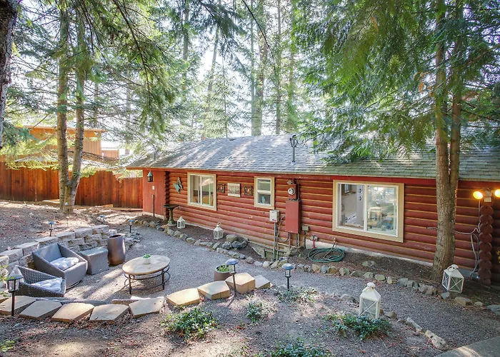 Lakefront Bliss: Coeur D'Alene Cabin W/ Dock!