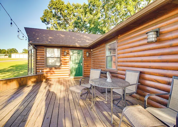 Incredible Log Home: 1 Mile From Lake Tenkiller