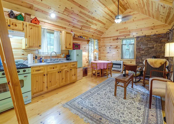 Marlinton Cabin Rental W/ Greenbrier River Access!